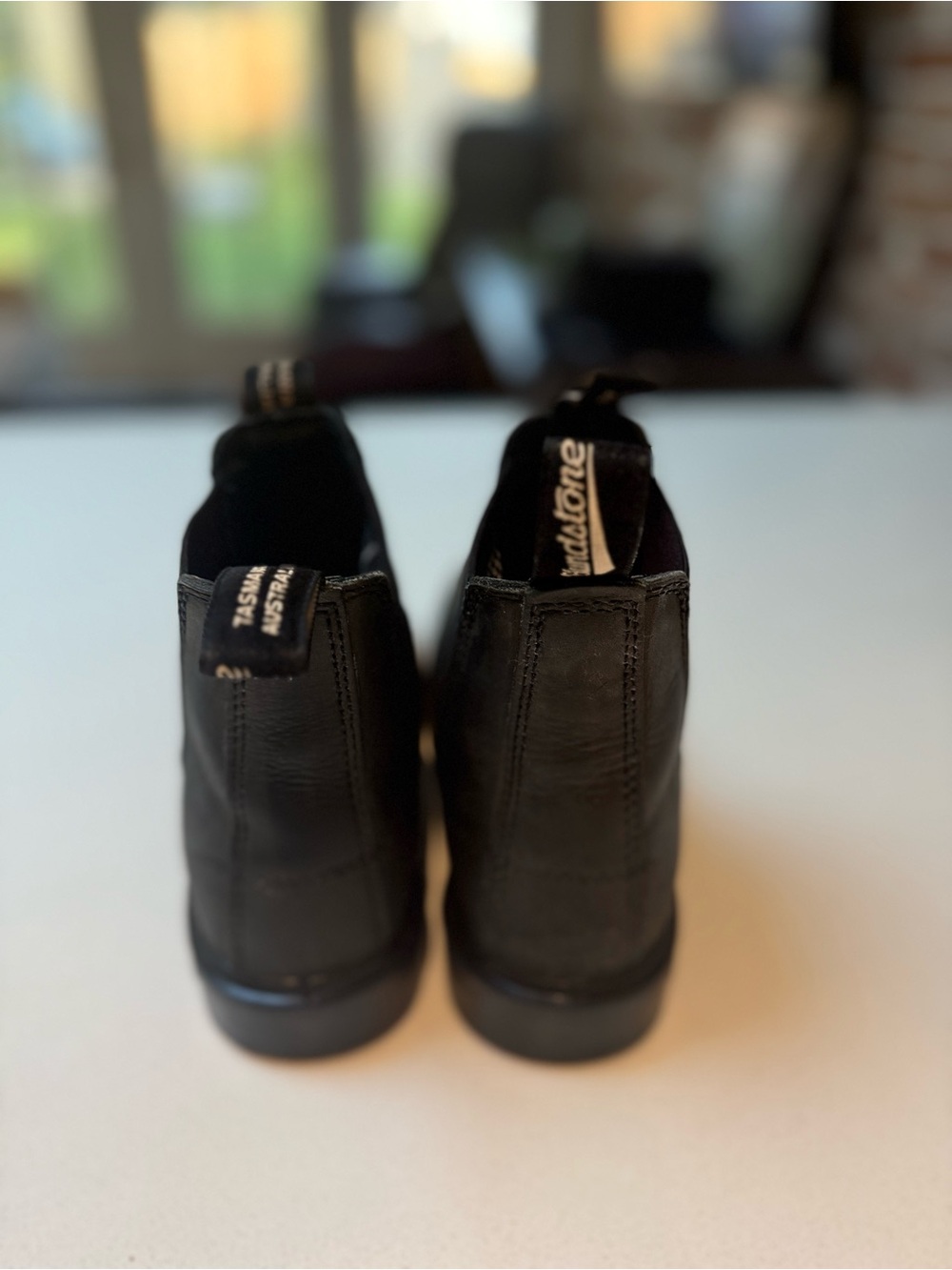 Blundstone Classic Chelsea Boots. US 8.5. Australian 5.5. - Picture 4 of 9
